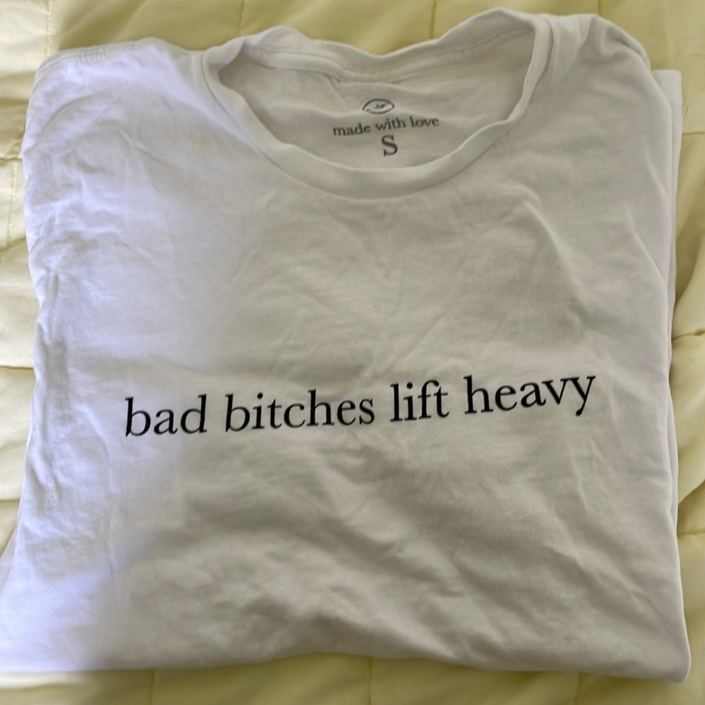 BAD BITCHES LIFT HEAVY T-shirt